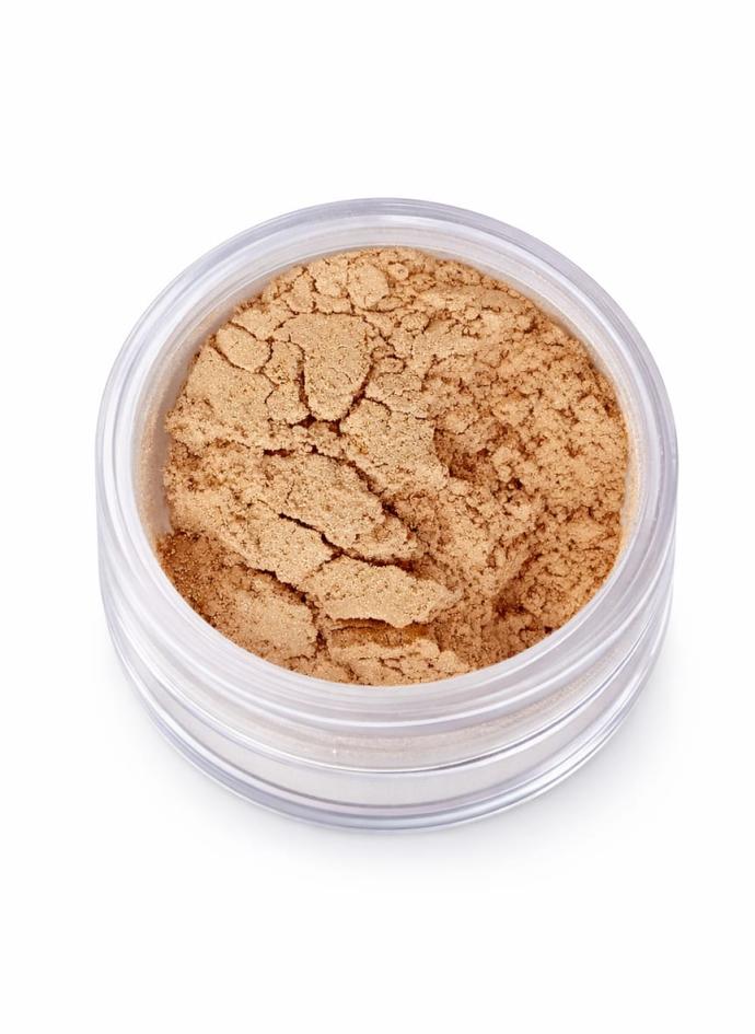 Raven brand Highlight Shimmering Powder Eye Shadow 10 gm