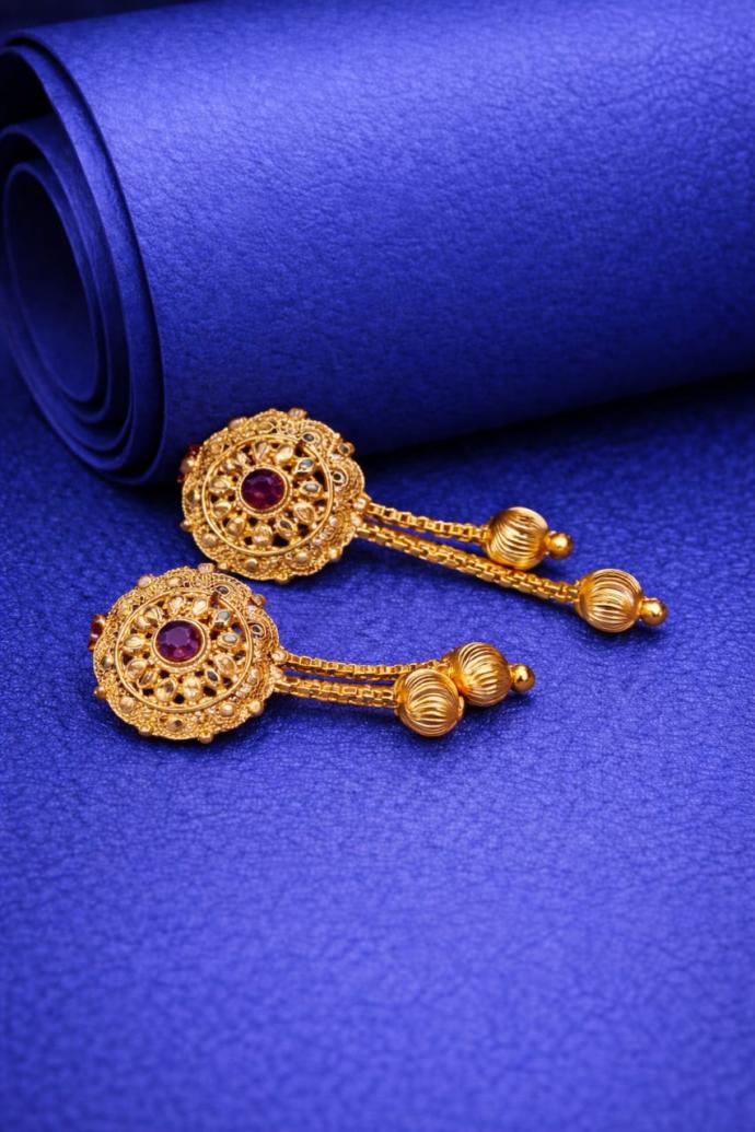 Gold plated earring with two chain perfect for women